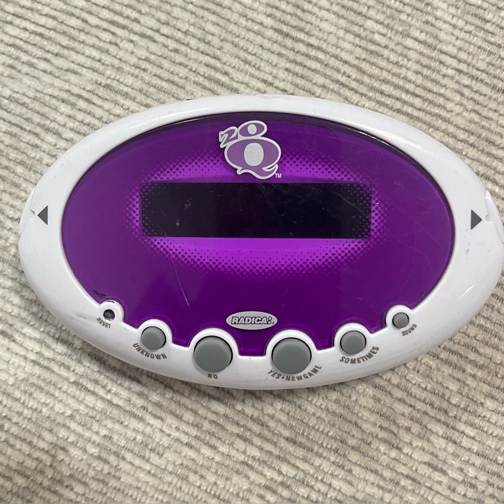 Radica 20 Questions 2004 Handheld Electronic Game